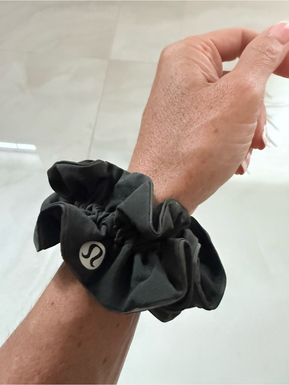 Lululemon black scrunchie large